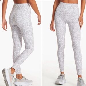 Vuori Women's Gray Leggings
